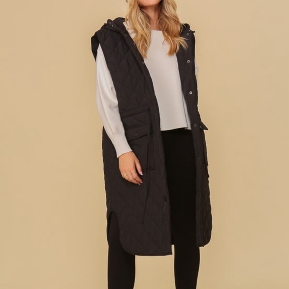 SO CUTE! Black Quilted Slightly Puffer Vest. - Picture 4 of 6